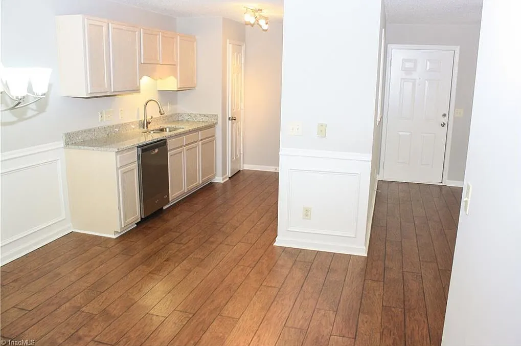 3 bed, 1248 sqft, $1,450 — Photo 3