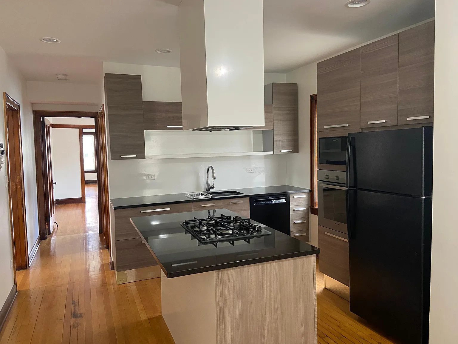 2 bed, 1400 sqft, $2,200 — Photo 1
