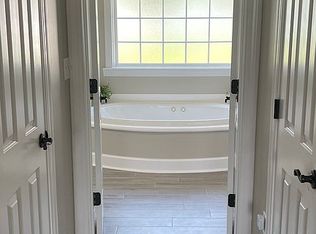 1004 Saint Ives Dr, Hurricane, WV 25526