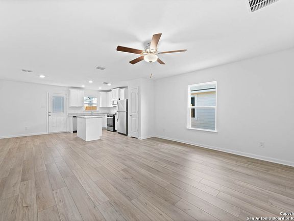 4th image of 2910 Forsyth Canyon