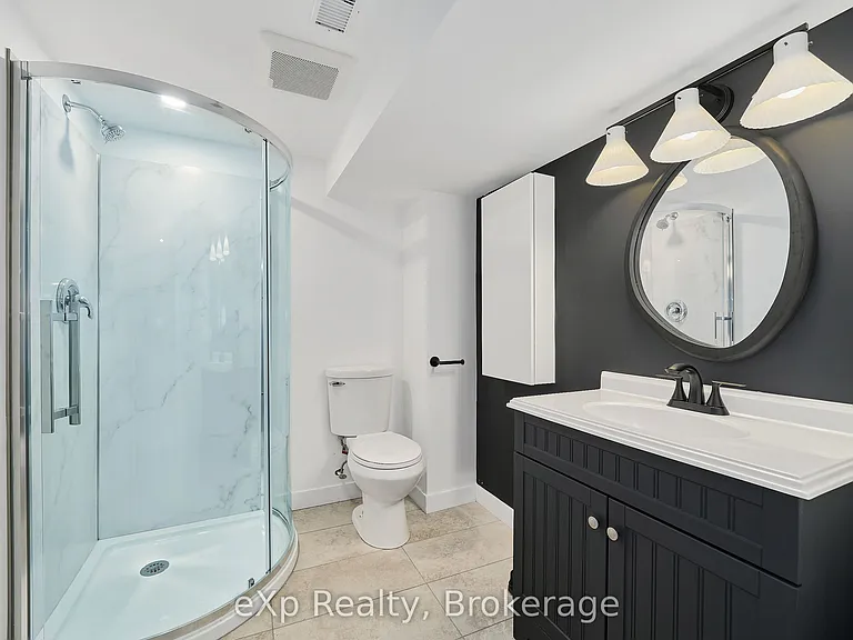 111 Riverside Dr N — Photo 33