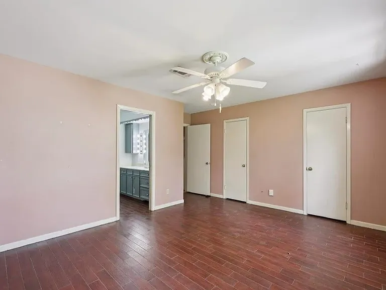 5710 Glasgow Ln — Photo 5