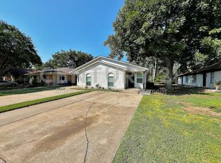 232 S Main St, Burleson, TX 76028