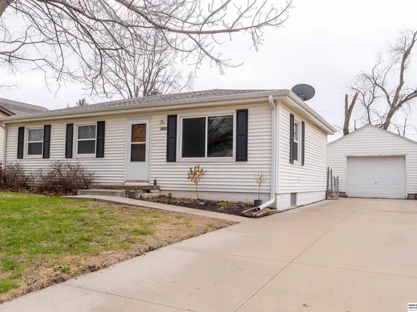 8103 Gold St, Omaha, NE 68124