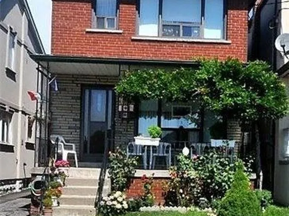 166 Schell Ave, Toronto, ON M6E 2T1