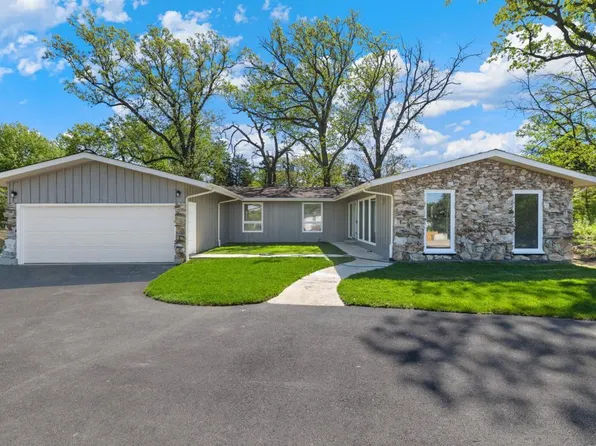 9217 S 88th Ave, Hickory Hills, IL 60457