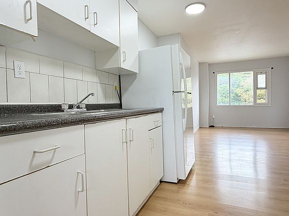 5th image of 506 Aylmer Ave Unit 4