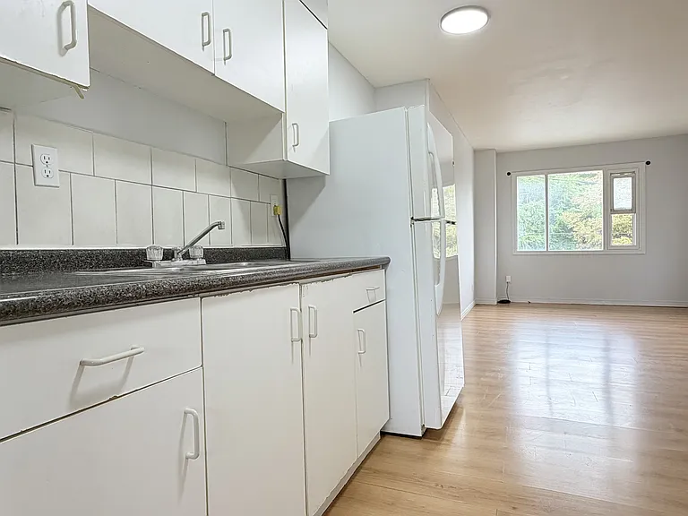 506 Aylmer Ave #4 — Photo 5