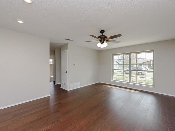 5th image of 519 Kelly Ct