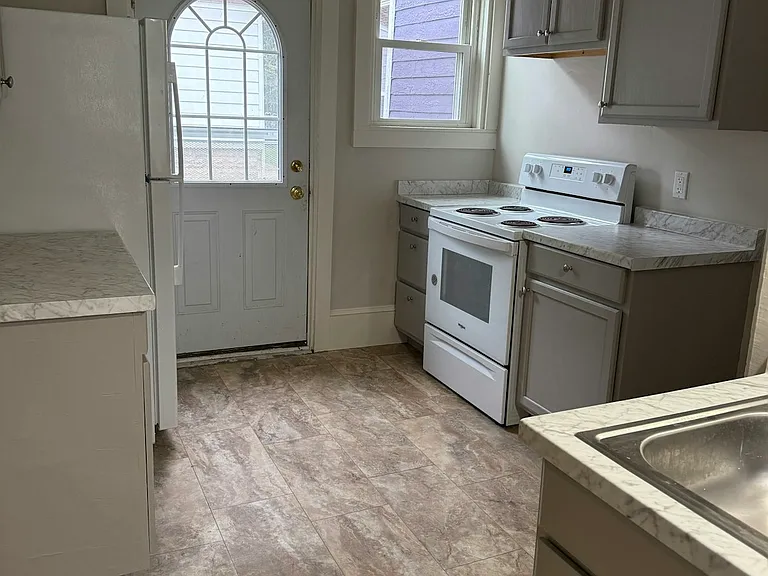 202 Park St — Photo 8