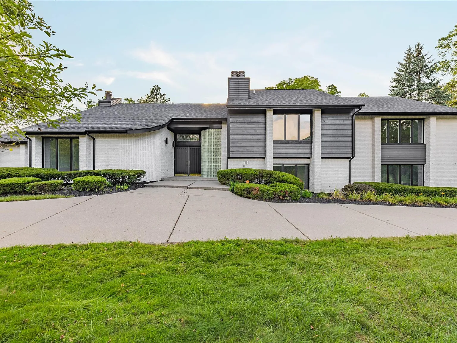 4 bed, 5.0 bath, 4166 sqft, $6,850 — Photo 4