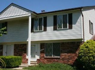 31626 Breezeway, Chesterfield, MI 48047