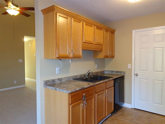 3rd image of 3881 Mackenzie Dr