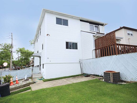 4th image of 91 Redgrave Ave