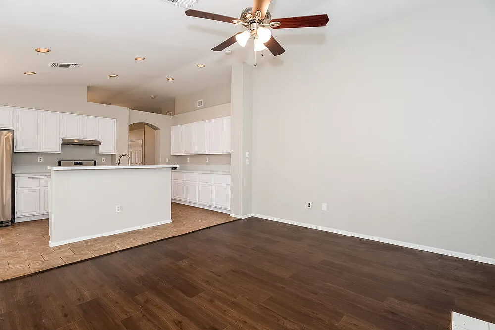 3 bed, 2.0 bath, 1752 sqft, $2,225 — Photo 4