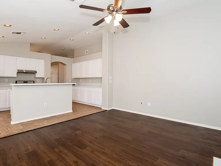 5213 Sequin Dr — Photo 4