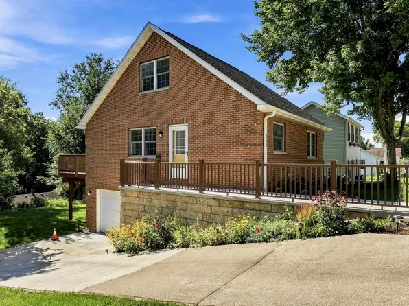 228 S Hickory St, Galena, IL 61036