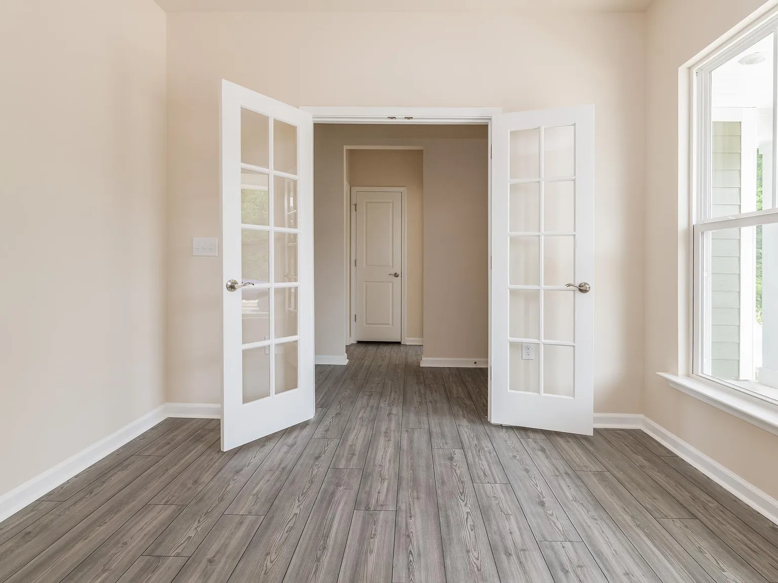 4 bed, 2486 sqft, $2,800 — Photo 4