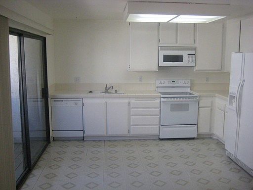 2nd image of 3250 Caminito Eastbluff Unit 86