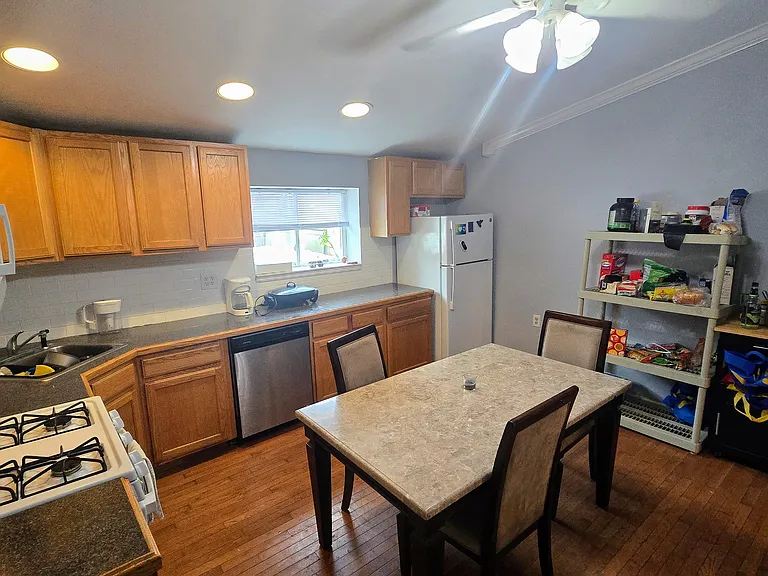 4709 Fowler St — Photo 6
