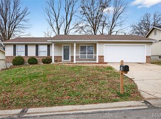 214 Universal Dr, Saint Peters, MO 63376