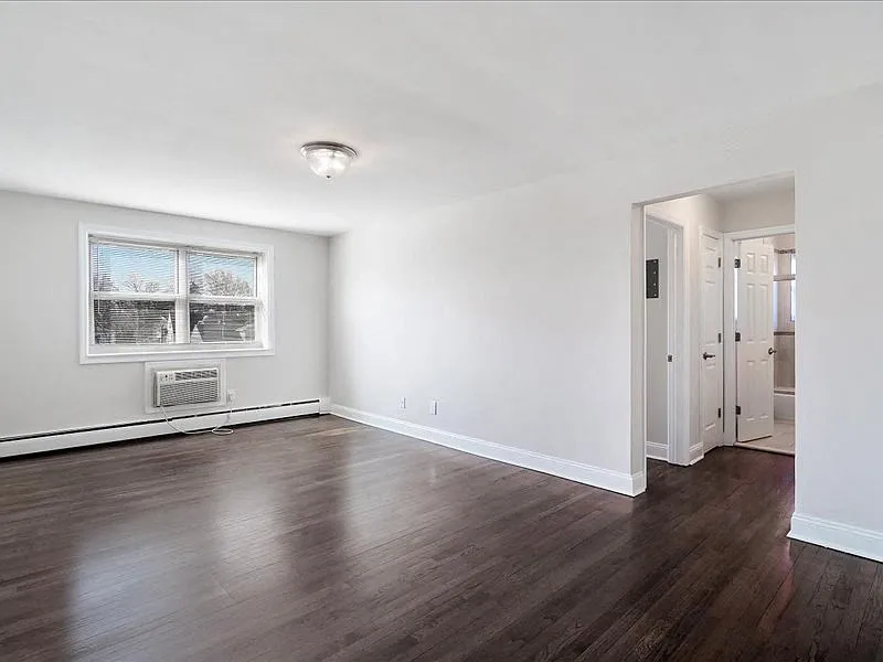 Whitehouse Apartments — Photo 3