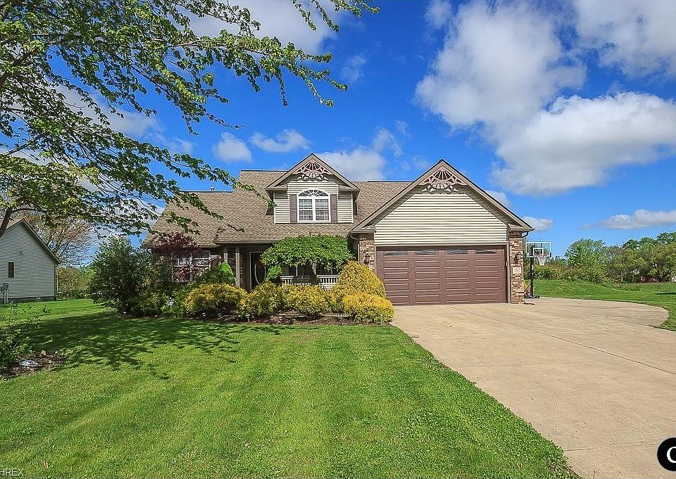 1st image of 132 Huntington Woods Dr
