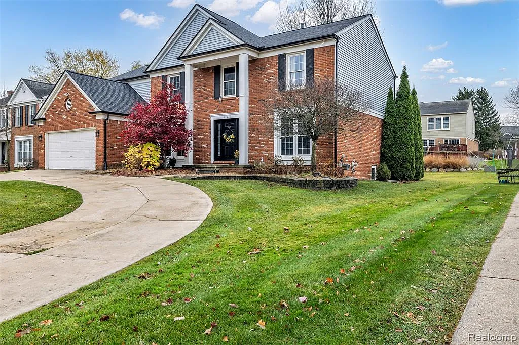 4 bed, 4220 sqft, $4,000 — Photo 3