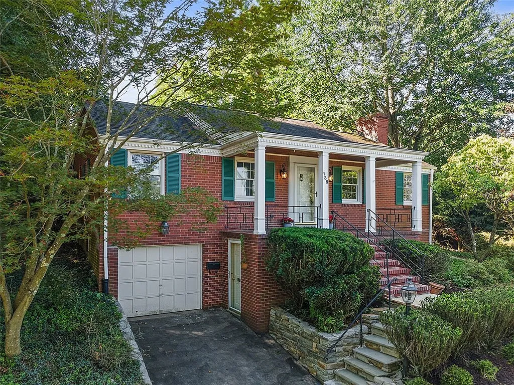 139 Grienbrier Dr photo 1