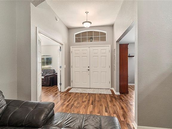 4th image of 318 Woods Landing Dr