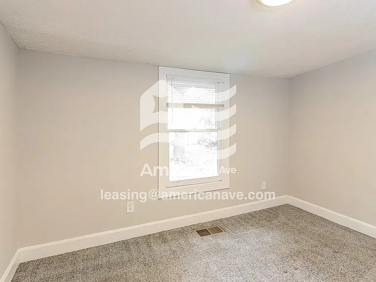 1268477_012_bedroom_12.jpg