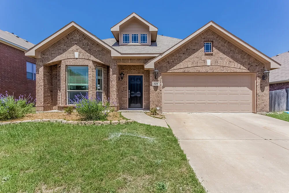 4 bed, 2.0 bath, 2036 sqft, $3,350 — Photo 1