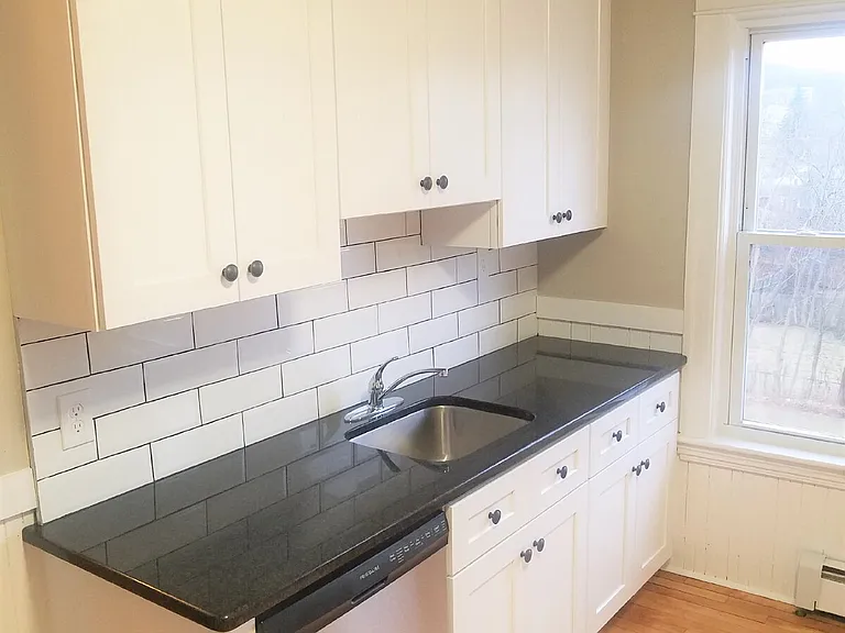29 Loxwood St #1L — Photo 6