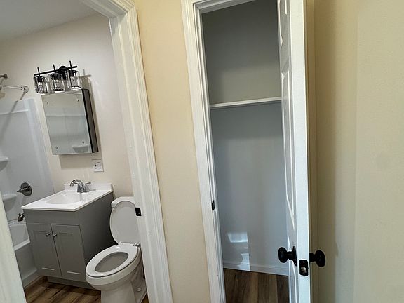 2nd image of 509 Burnside Ave #14