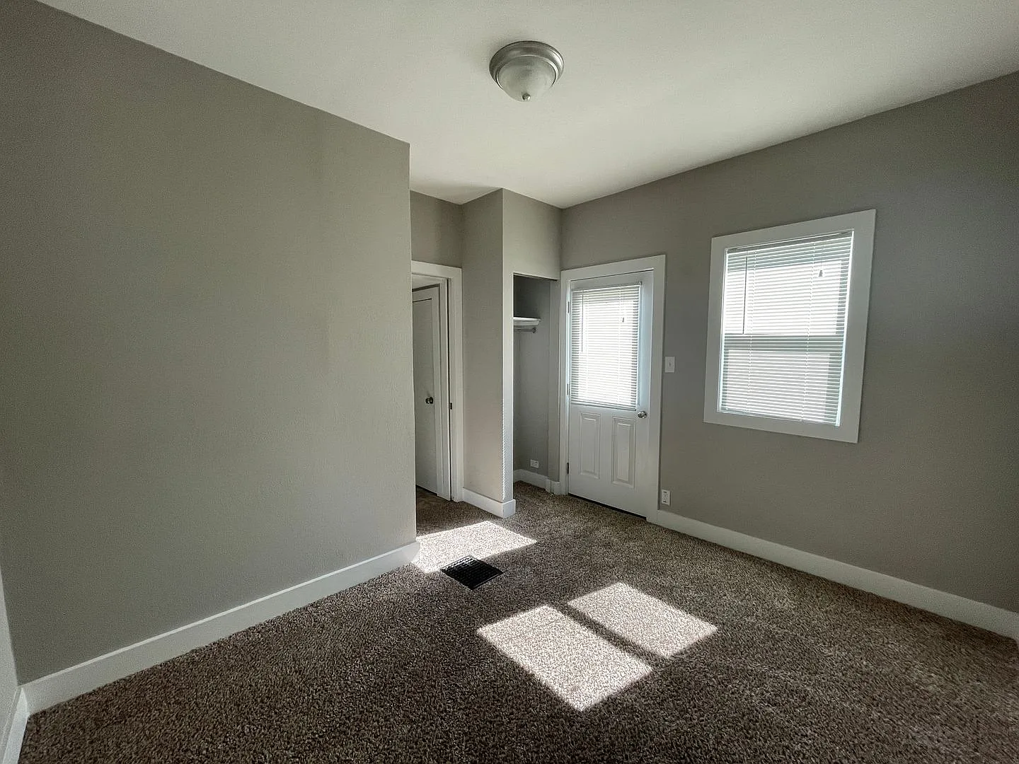 Classic Charm, Modern Comfort — Photo 3
