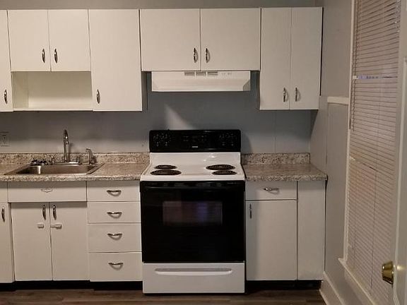 2nd image of 215 N 19th St #215