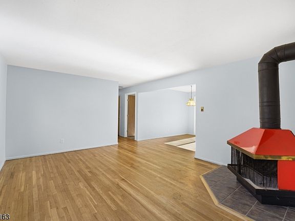 3rd image of 18 Kendall Dr