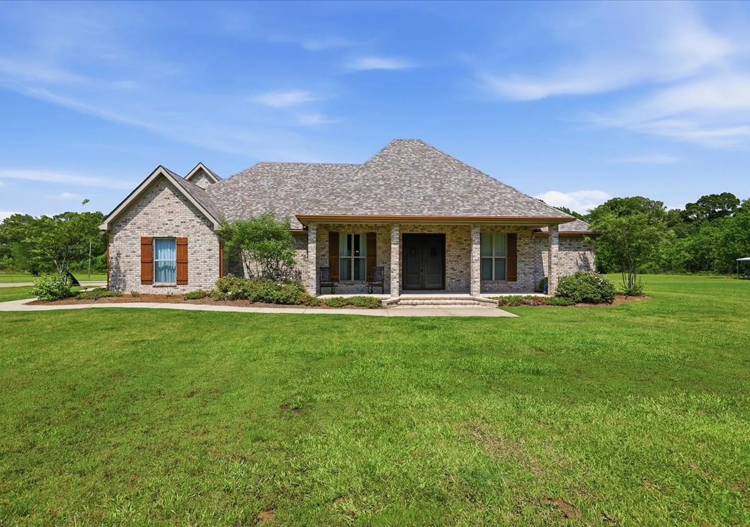 Fully Furnished Luxury Executive Estate on 4.3 Acres in Brandon Private, Custom Home with Premium... — Photo 2