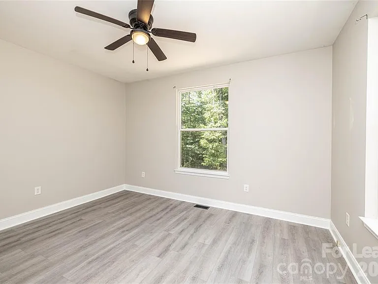 429 Creswell Rd — Photo 12