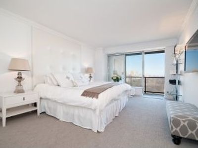 210 Central Park S APT 23B, New York, NY, 10019
