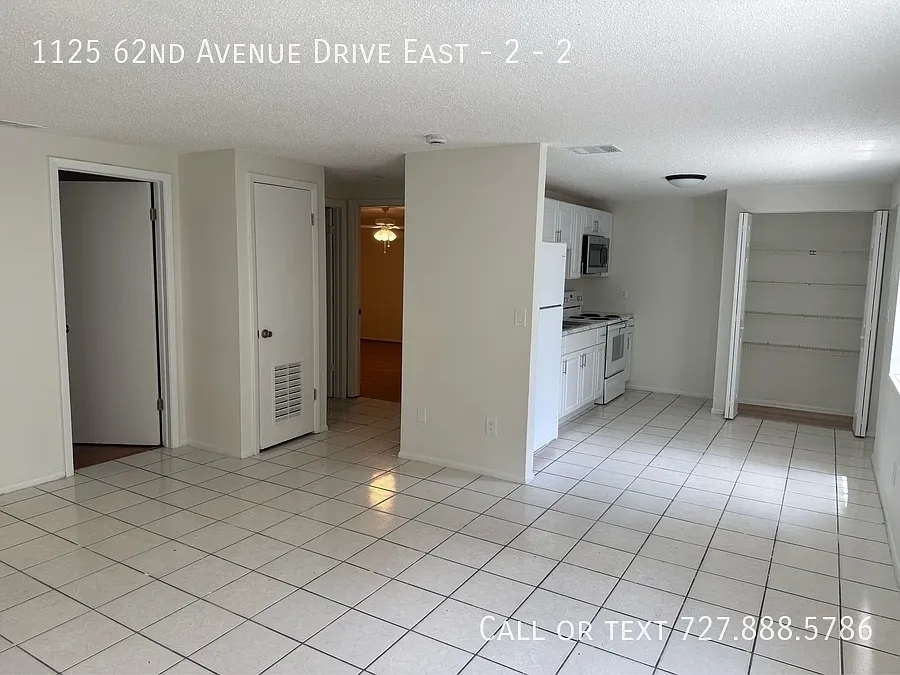 Spacious 2BR Duplex in Bradenton Move-In Ready — Photo 4