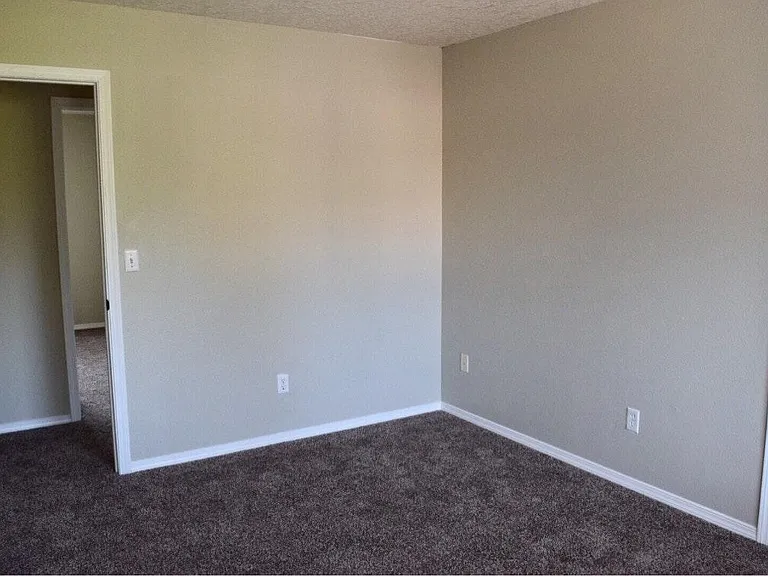 885 NE Scott Ct — Photo 17