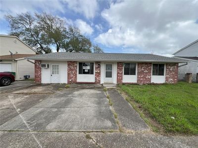 885 Oakwood Dr, Gretna, LA, 70056
