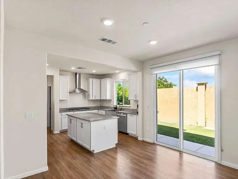 395 Princess Way — Photo 12