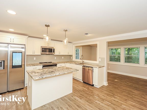 5th image of 303 Glenview Dr
