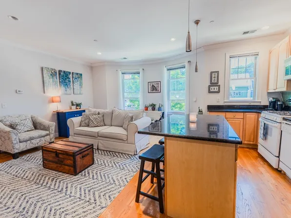 146 Clifton St APT 6, Malden, MA 02148
