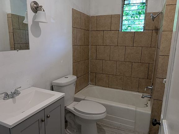 3rd image of 7056 Idlewild Ave #1
