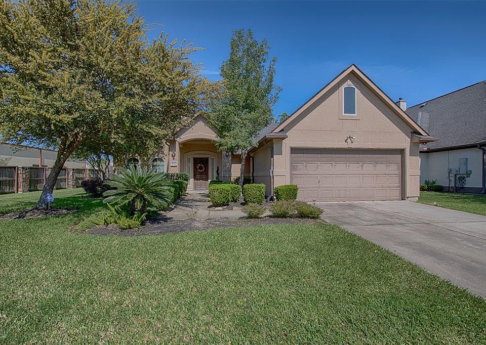 1st image of 1628 Garden Lakes Dr