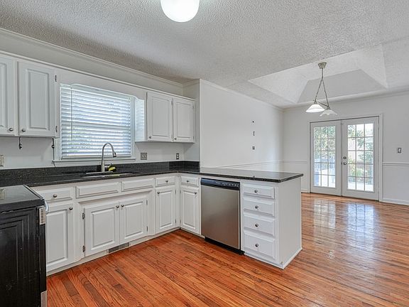 5th image of 5295 Pogue St