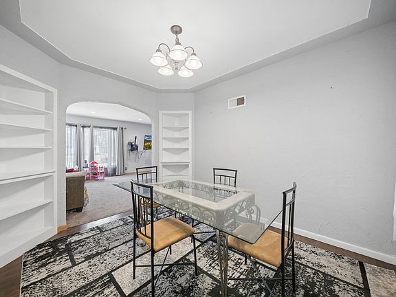 5th image of 409 N Prairie St